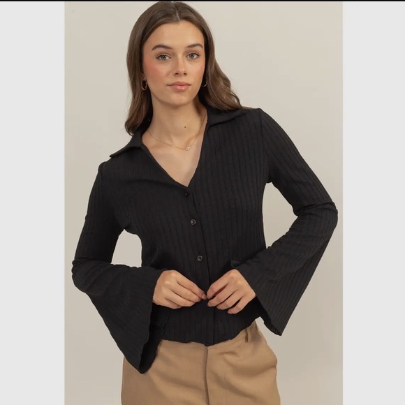 BLACK Button Up Belle Sleeve - Picture 1 of 1